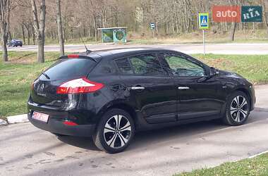 Хэтчбек Renault Megane 2011 в 