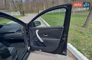 Хэтчбек Renault Megane 2011 в 