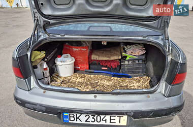 Седан Renault Megane 1999 в 