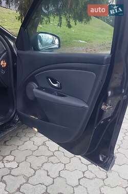 Хэтчбек Renault Megane 2011 в 