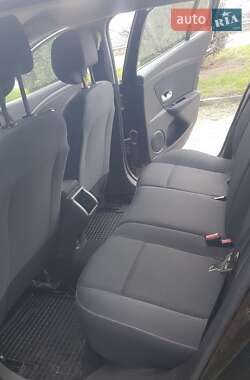 Хэтчбек Renault Megane 2011 в 