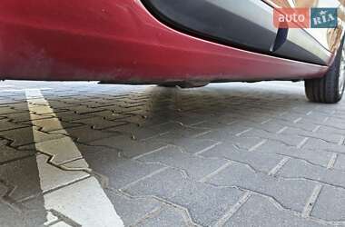Хэтчбек Renault Megane 2010 в 