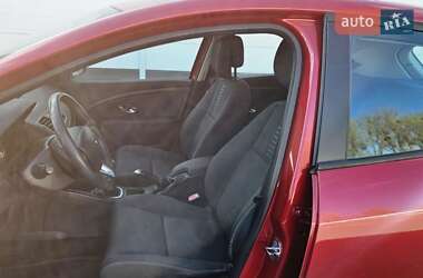 Хэтчбек Renault Megane 2010 в 