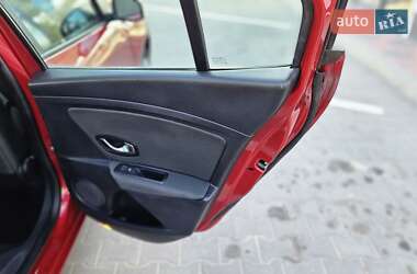 Хэтчбек Renault Megane 2010 в 