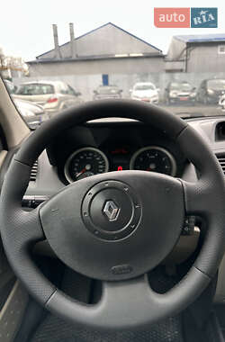 Хетчбек Renault Megane 2003 в 