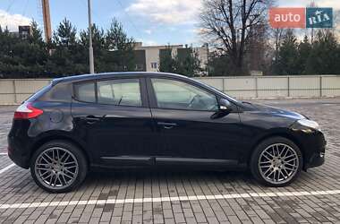 Хэтчбек Renault Megane 2012 в 