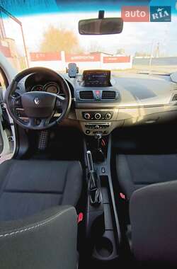 Хэтчбек Renault Megane 2011 в 