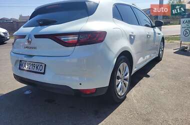 Хэтчбек Renault Megane 2016 в 
