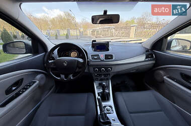 Хэтчбек Renault Megane 2010 в 