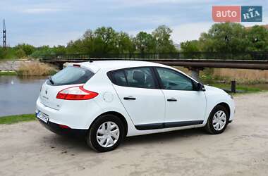 Хэтчбек Renault Megane 2012 в 