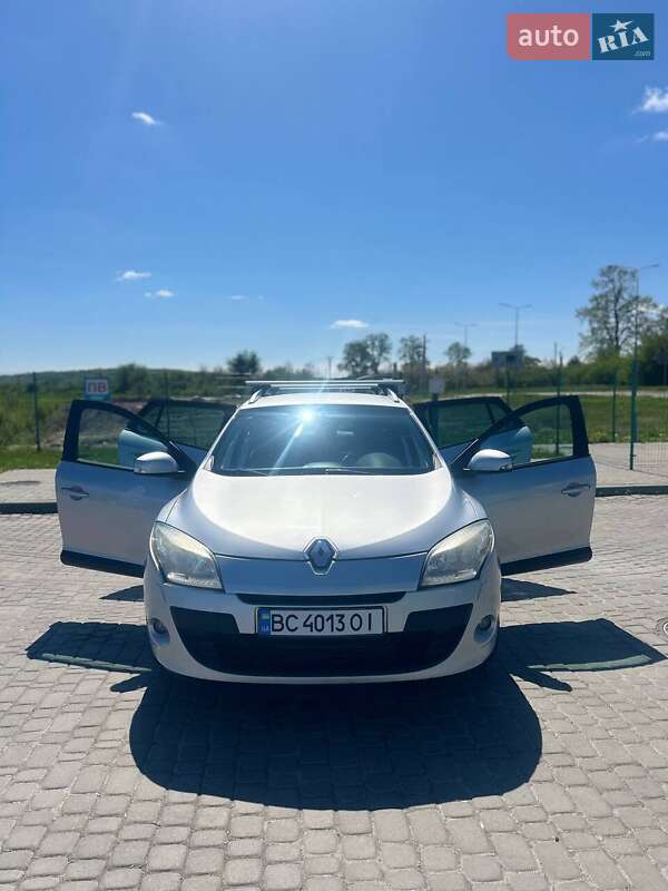 Хэтчбек Renault Megane 2010 в 