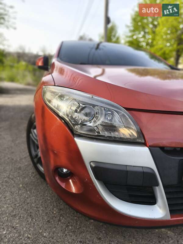 Купе Renault Megane 2011 в Смілі