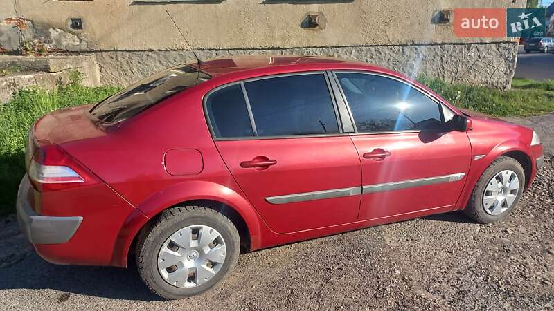 Седан Renault Megane 2006 в Долині
