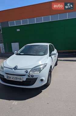 Хэтчбек Renault Megane 2011 в 
