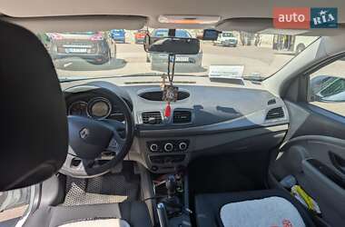 Хэтчбек Renault Megane 2011 в 