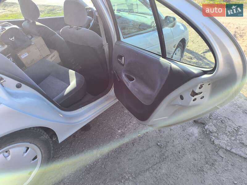Седан Renault Megane 2003 в Межевой