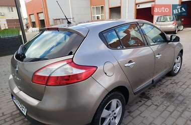 Хэтчбек Renault Megane 2010 в 