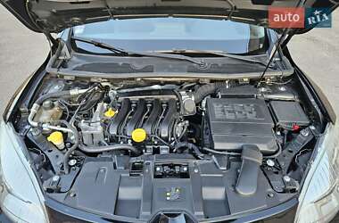 Хэтчбек Renault Megane 2010 в 