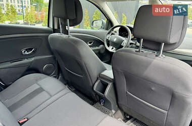 Хэтчбек Renault Megane 2012 в 