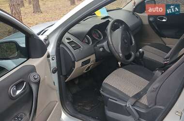Хэтчбек Renault Megane 2003 в 