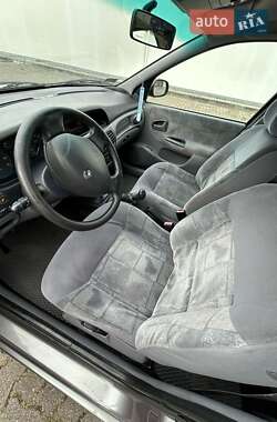 Хэтчбек Renault Megane 1999 в 