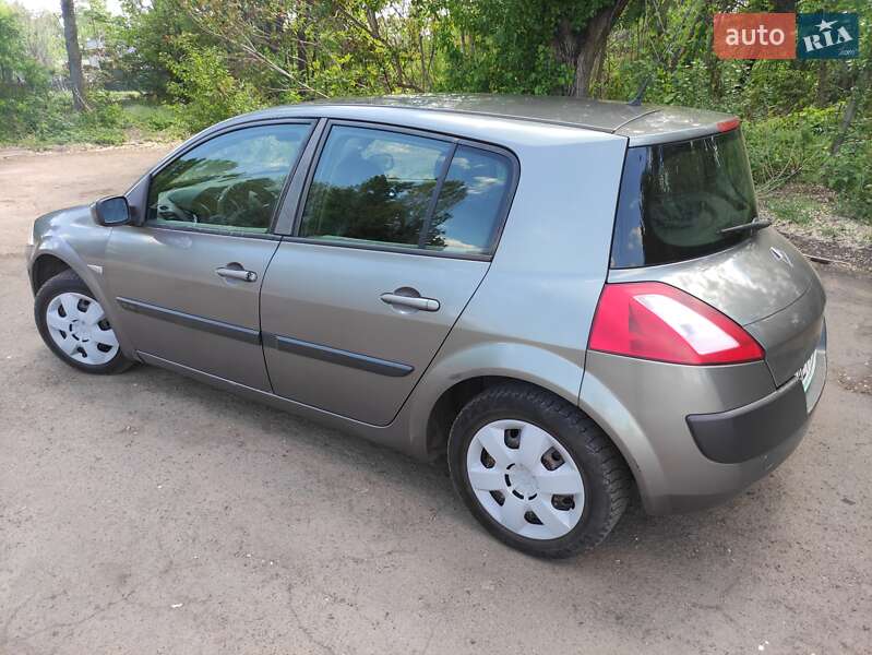 Хэтчбек Renault Megane 2003 в 