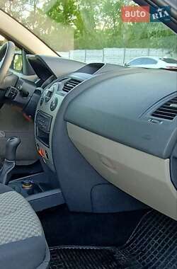 Хетчбек Renault Megane 2004 в 
