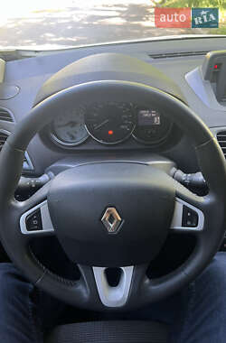 Купе Renault Megane 2011 в 