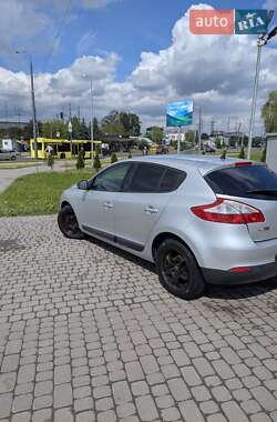 Хэтчбек Renault Megane 2012 в 