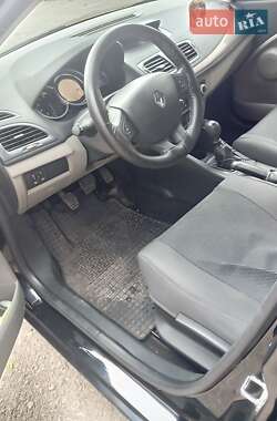 Хэтчбек Renault Megane 2011 в 