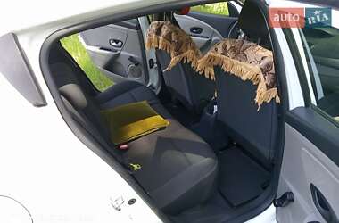 Хетчбек Renault Megane 2009 в  фото 6 Хетчбек Renault Megane 2009 в