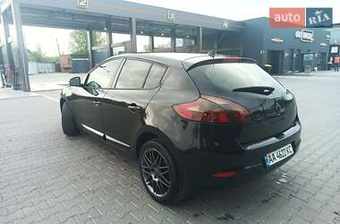 Хэтчбек Renault Megane 2012 в 