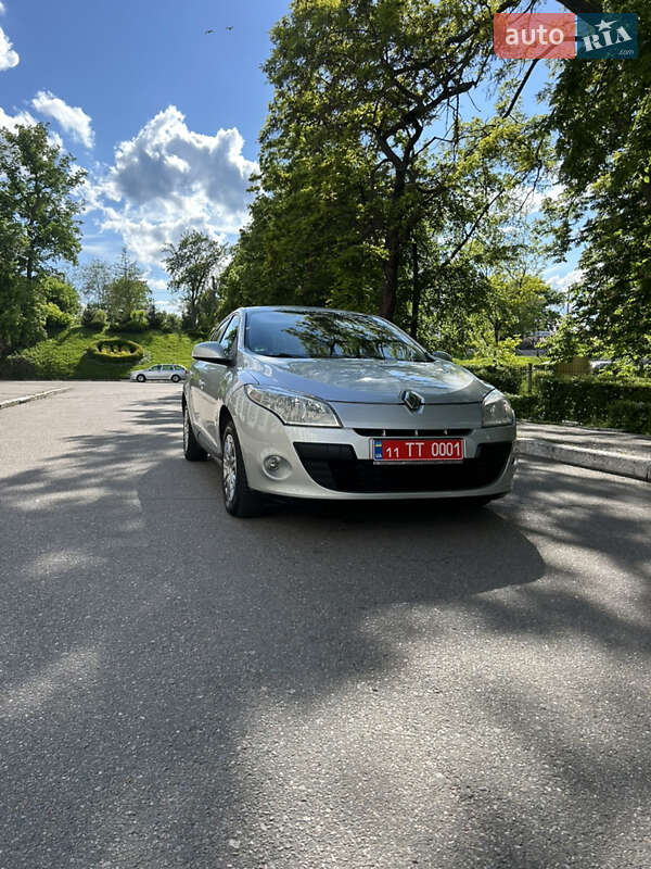 Хэтчбек Renault Megane 2010 в 