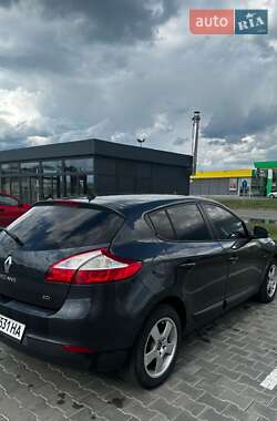 Хетчбек Renault Megane 2010 в 