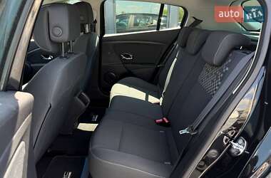Хэтчбек Renault Megane 2012 в 