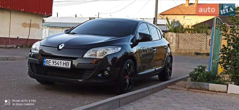 Хэтчбек Renault Megane 2010 в 