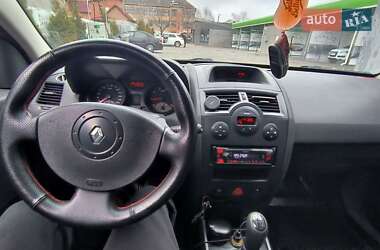 Хэтчбек Renault Megane 2004 в 
