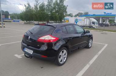 Хэтчбек Renault Megane 2012 в 