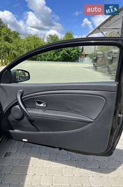 Купе Renault Megane 2010 в 