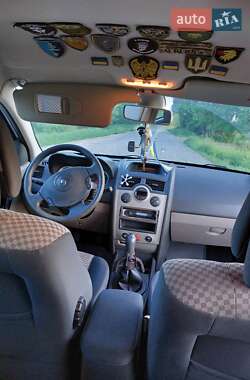 Хэтчбек Renault Megane 2005 в 