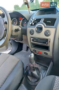 Хэтчбек Renault Megane 2005 в 