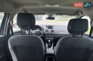 Хэтчбек Renault Megane 2010 в 