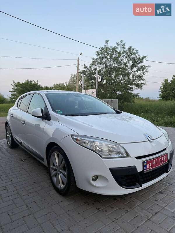 Хэтчбек Renault Megane 2010 в 