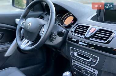 Хэтчбек Renault Megane 2011 в 