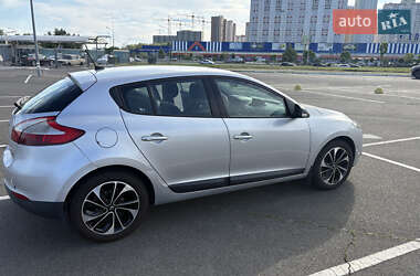 Хэтчбек Renault Megane 2011 в 