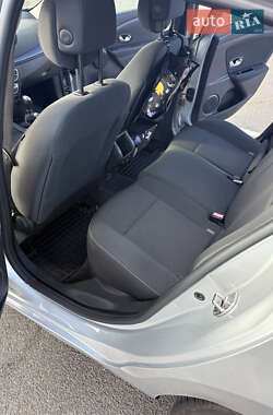 Хэтчбек Renault Megane 2011 в 