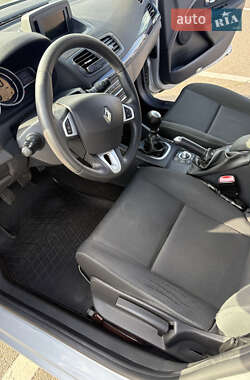 Хэтчбек Renault Megane 2011 в 
