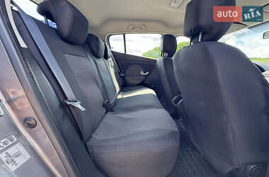 Хэтчбек Renault Megane 2011 в 