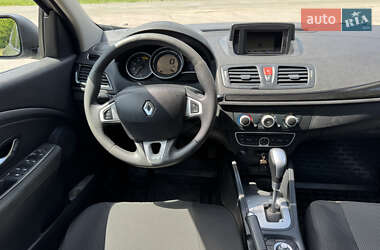 Хэтчбек Renault Megane 2011 в 