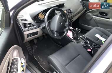 Хэтчбек Renault Megane 2010 в 